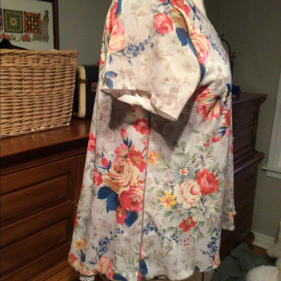 Pretty XL Sundance top that flows beautifully on your body. - Picture 2 of 5